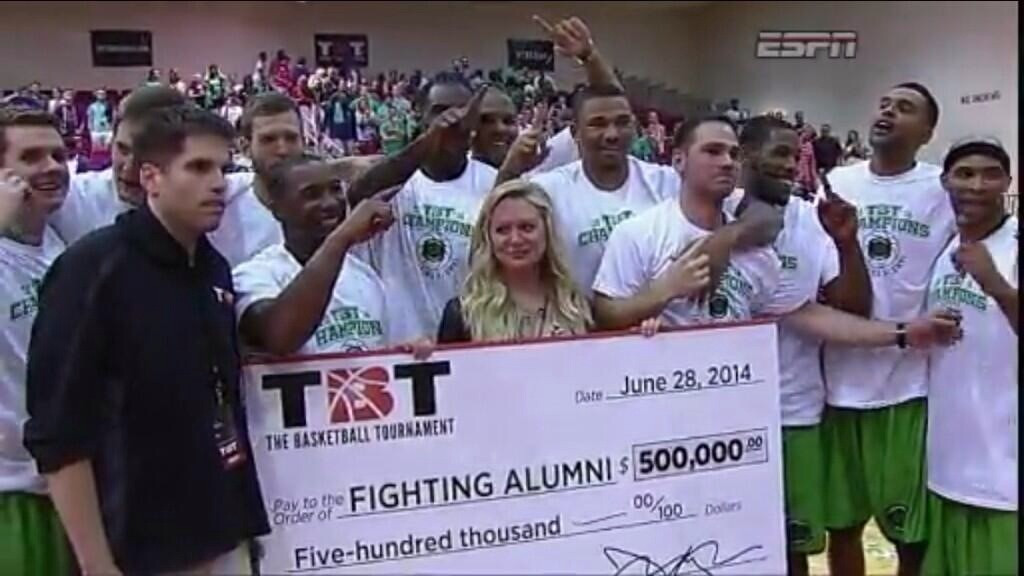 WE ARE THE FIGHTING IRISH The Fighting Alumni defied the odds and in front of their old head coach Mike Brey, defeated Team Barstool, 72-68.