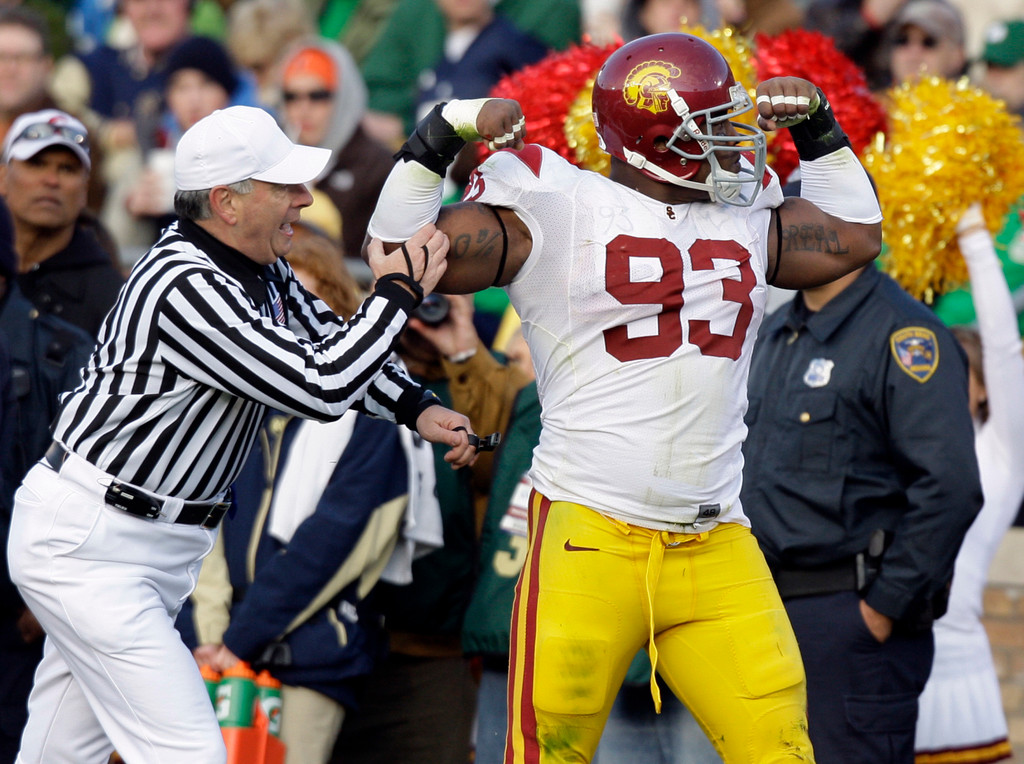 Notre Dame Falls to USC, 34-27 (AP)