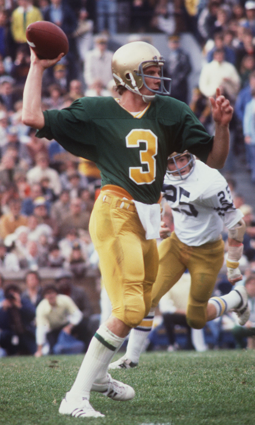 The Right Combination Joe Montana opened the 1977 season third on the Irish depth chart. Following Montana's insertion into the lineup, Notre Dame went on to end the season with nine straight victories.