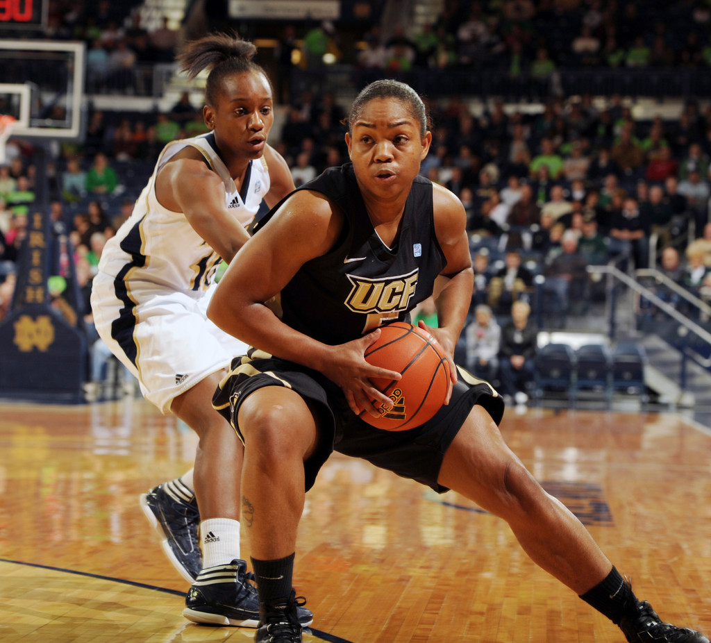 No. 3 Notre Dame Crushes UCF, 90-38 (AP)