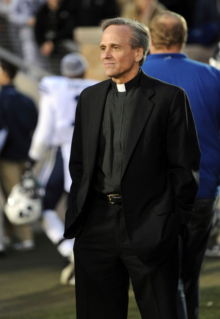 No. 5 Notre Dame Remains Unbeaten, Topping BYU 17-14 (AP)