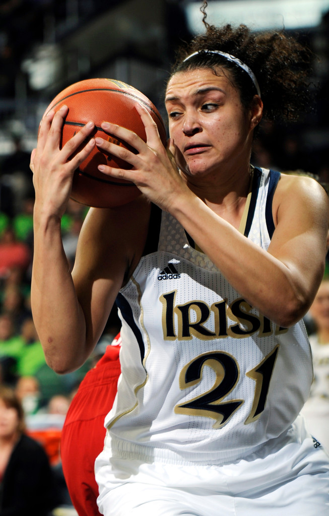 No. 2 Notre Dame Overpowers No. 10 Louisville, 93-64 (AP)