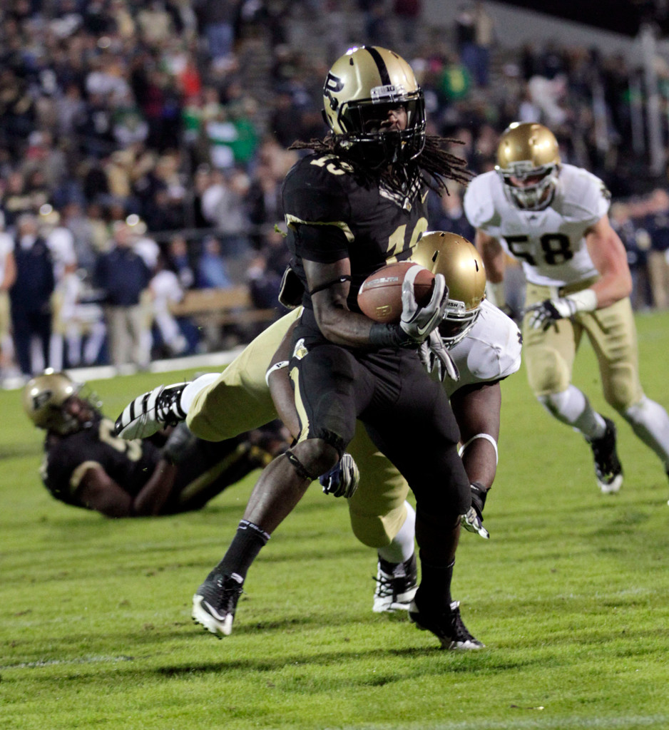 Irish Keep Rolling, Shut Down Purdue in 38-10 Triumph (AP)