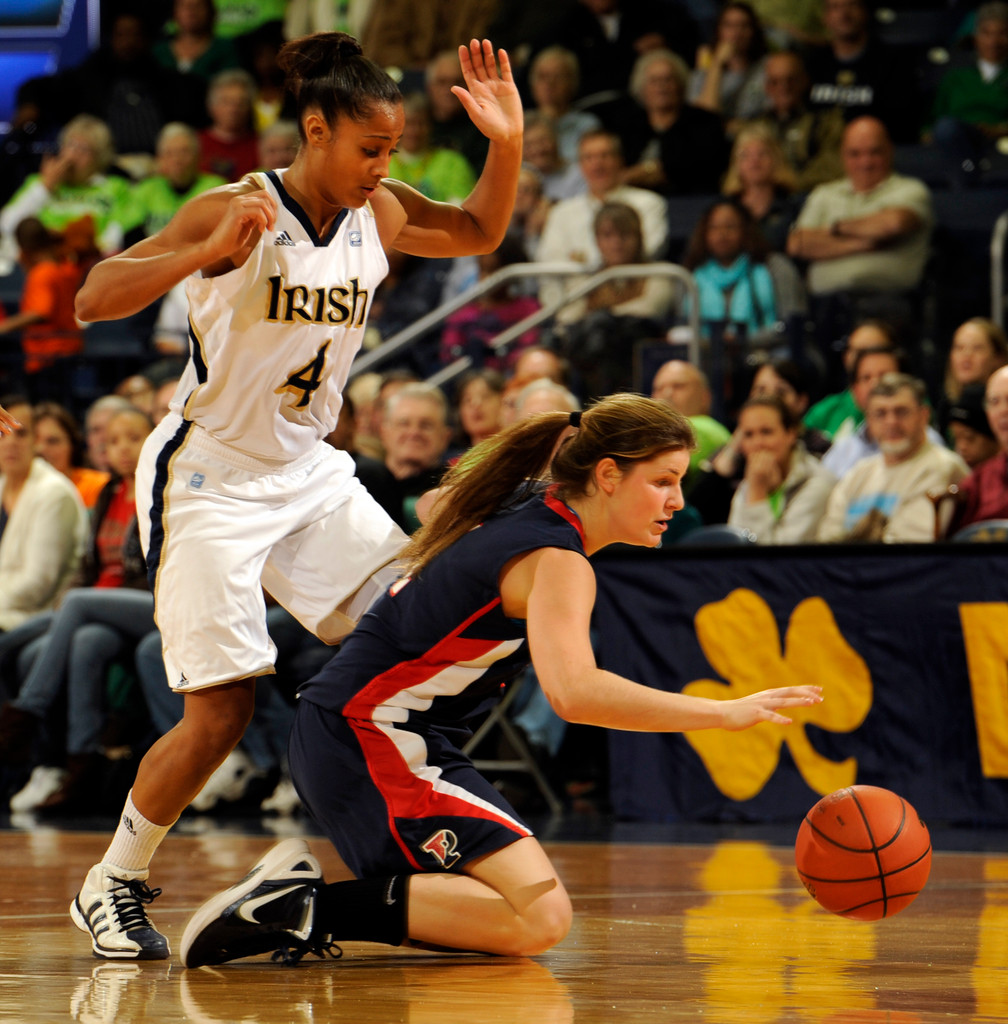 No. 3 Notre Dame Blasts Penn 69-38 (AP)