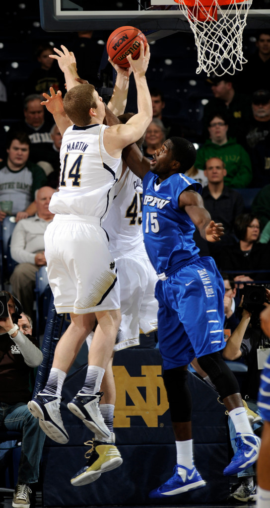 No. 22 Notre Dame Overpowers IPFW, 74-62 (AP)