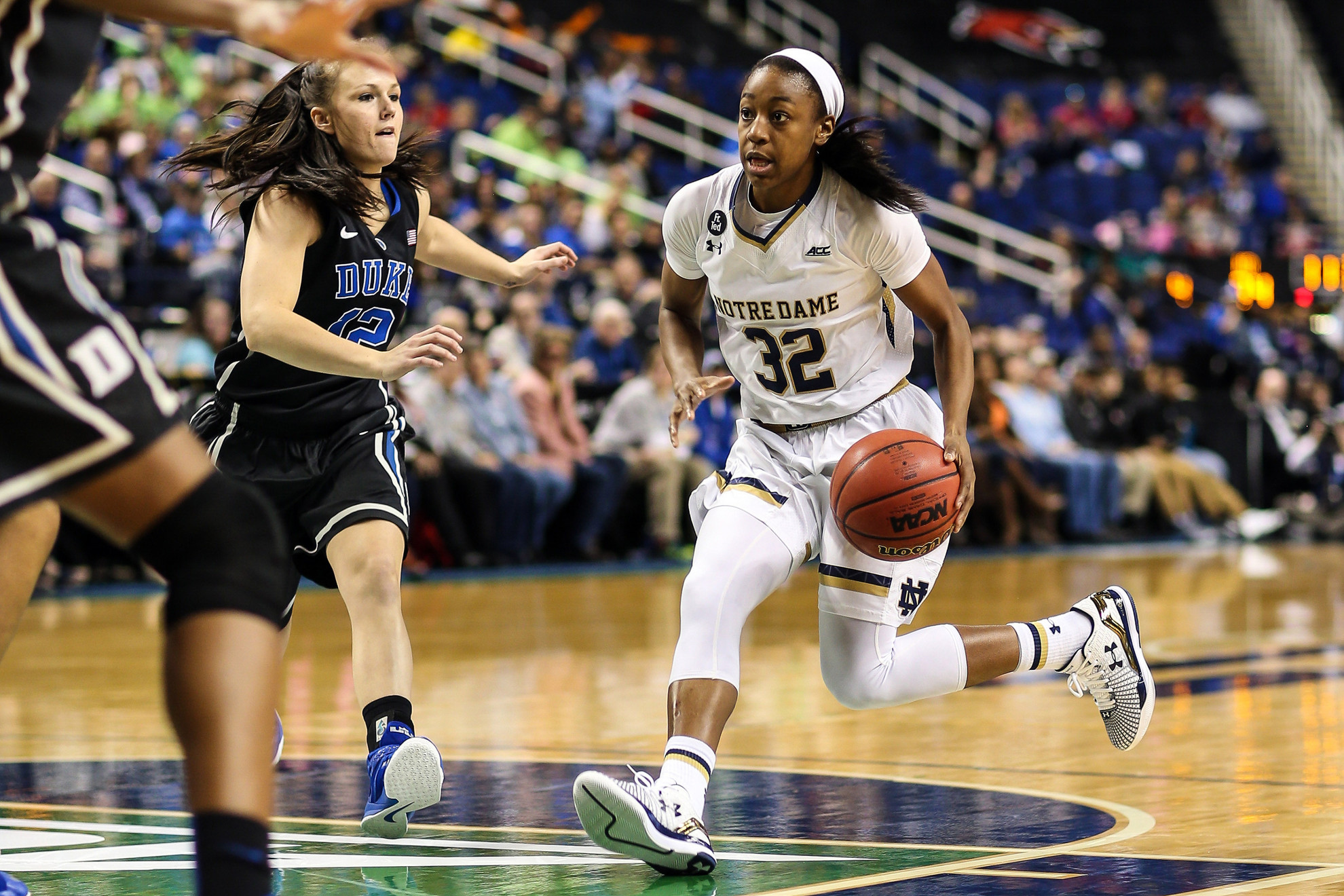 #2 Irish Defeat #16 Duke, 55-49 To Reach ACC Title Game Jewell Loyd scored a game-high 21 points (14 in the second half) to help No. 2 Notre Dame ease past No. 16 Duke, 55-49 on Saturday in the ACC Championship semifinals in Greensboro, North Carolina.