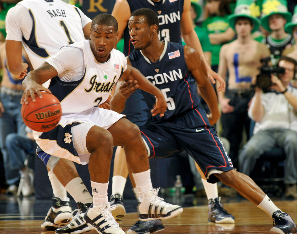 Notre Dame Holds Off Connecticut 58-50 (AP)