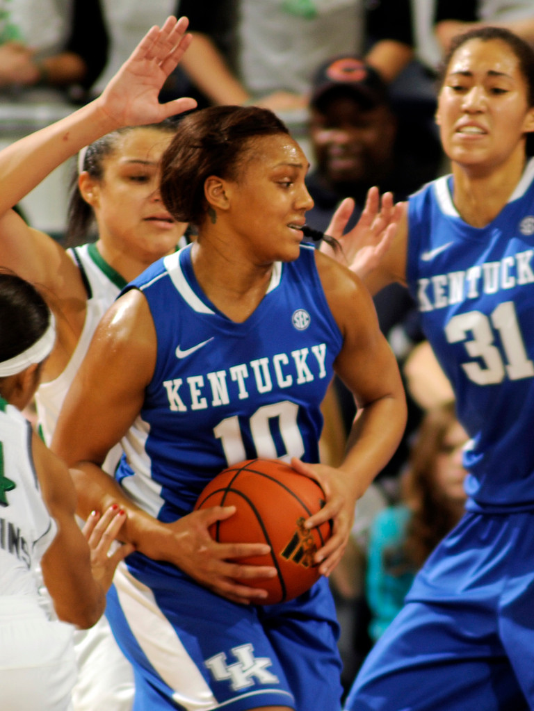 No. 3 Irish Race Past No. 8/7 Kentucky, 92-83 (AP)