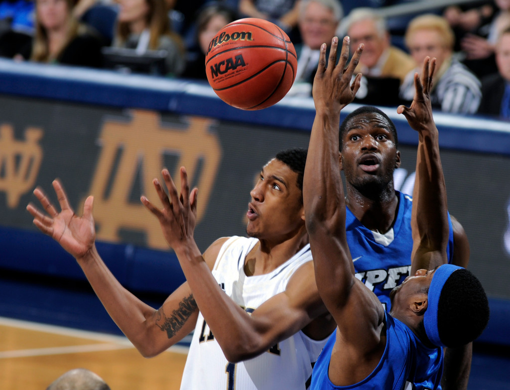 No. 22 Notre Dame Overpowers IPFW, 74-62 (AP)