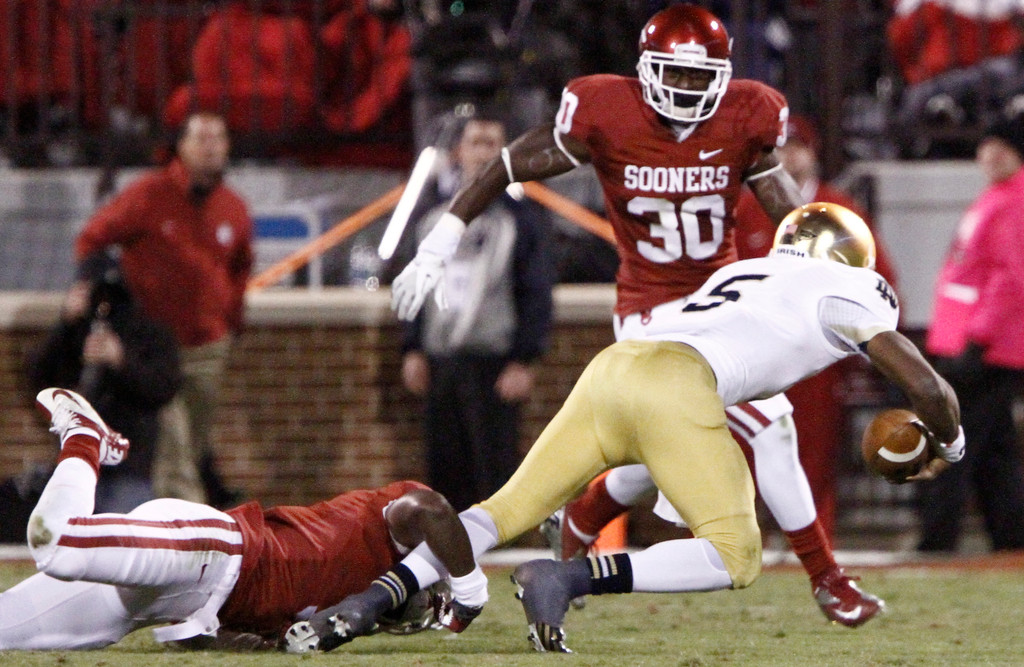 No. 5 Irish Defeat No. 8 Oklahoma, 30-13, to Stay Perfect (AP)