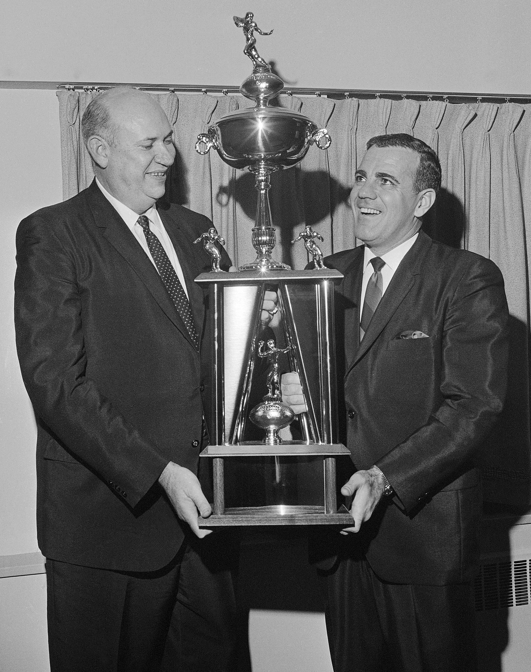 Ara Parseghian to Receive Contributions to College Football Award AP Poll Football