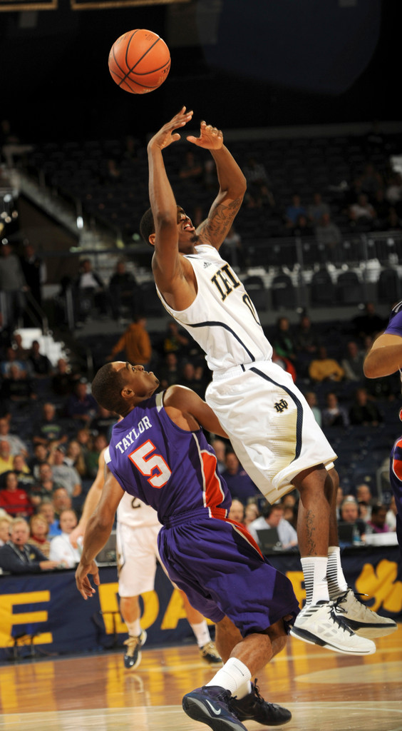 Irish Down Purple Aces in Season-Opener (AP)