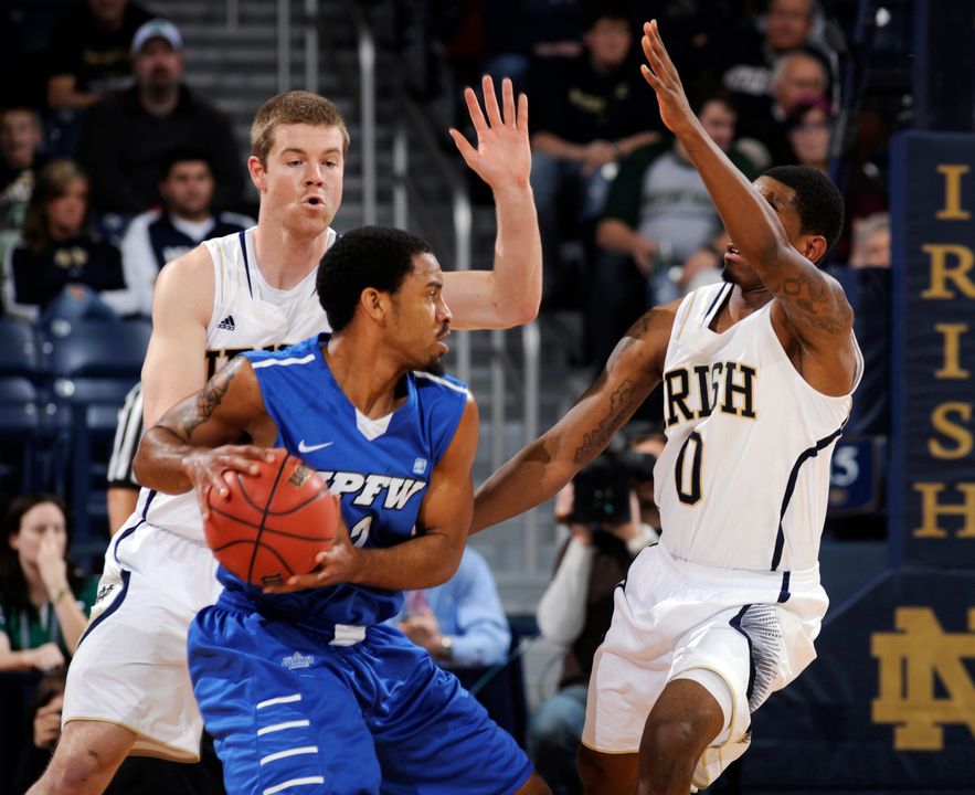 No. 22 Notre Dame Overpowers IPFW, 74-62 (AP)