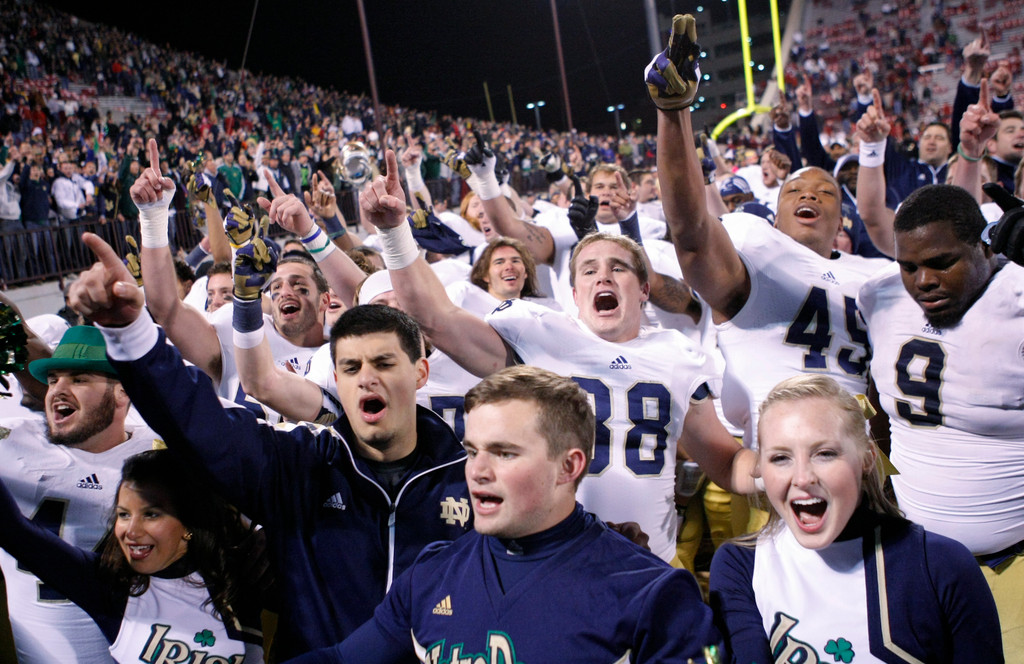 No. 5 Irish Defeat No. 8 Oklahoma, 30-13, to Stay Perfect (AP)