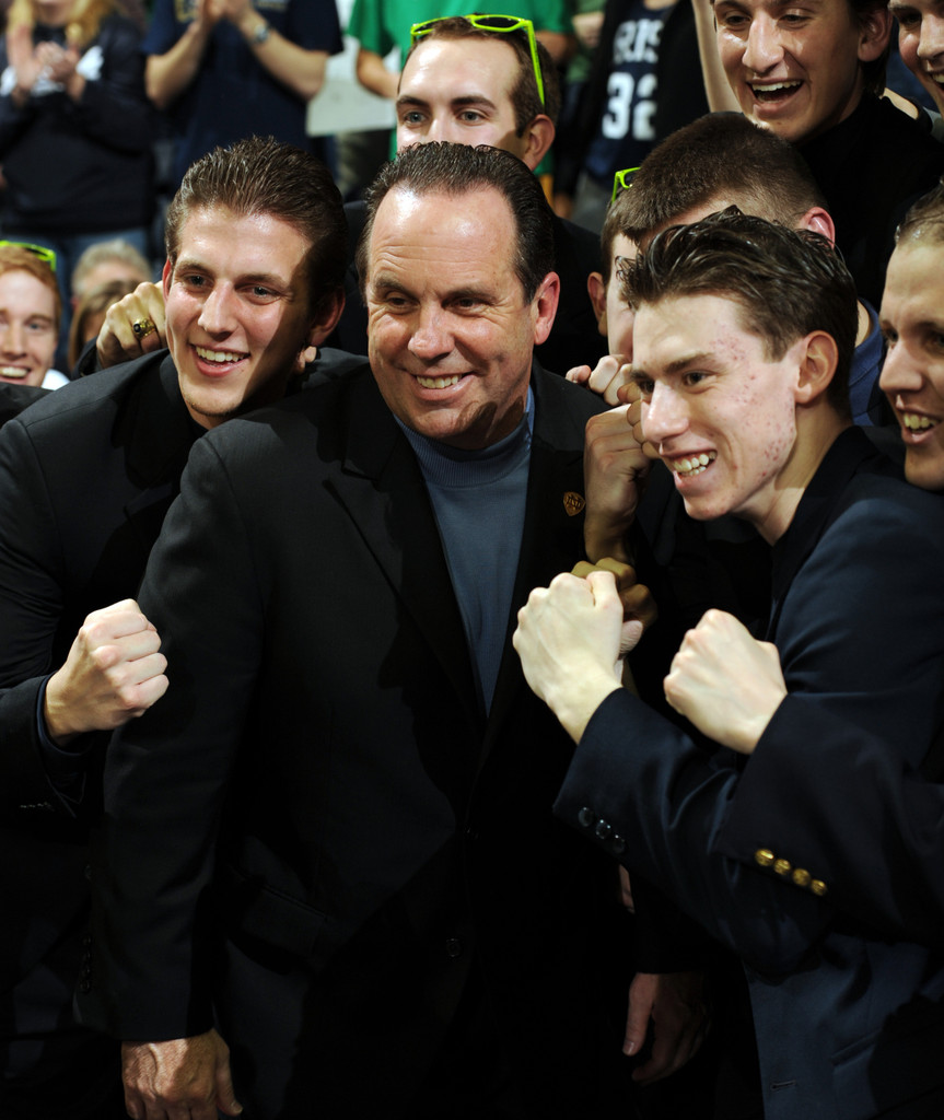 No. 20 Irish Rout West Virginia 71-44; Win Streak Hits Nine (AP)