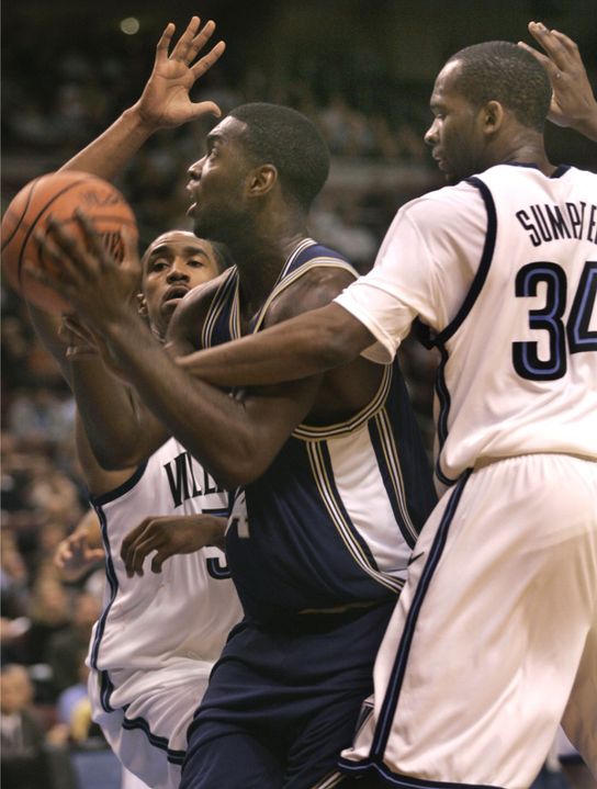 Torin Francis, shown here working through traffic against Villanova, and his Irish teammates begin a tough stretch of the 2004-05 schedule on Sunday at 3:45 p.m. against Connecticut.