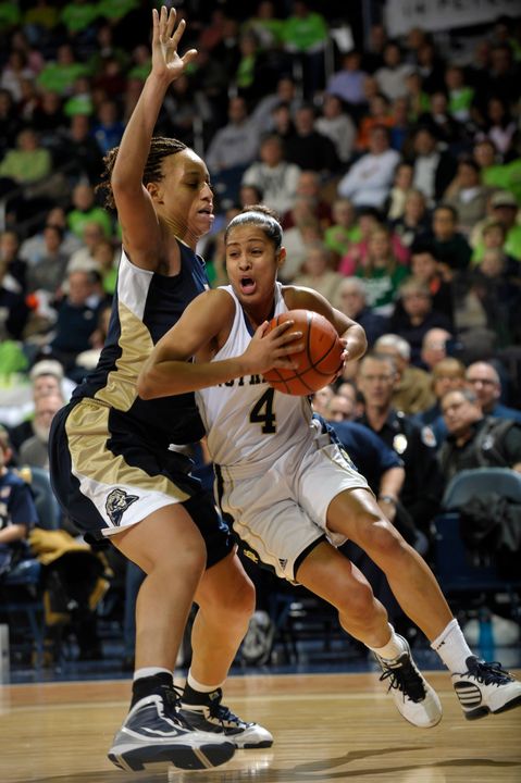 Skylar Diggins had 23 points and 10 rebounds.