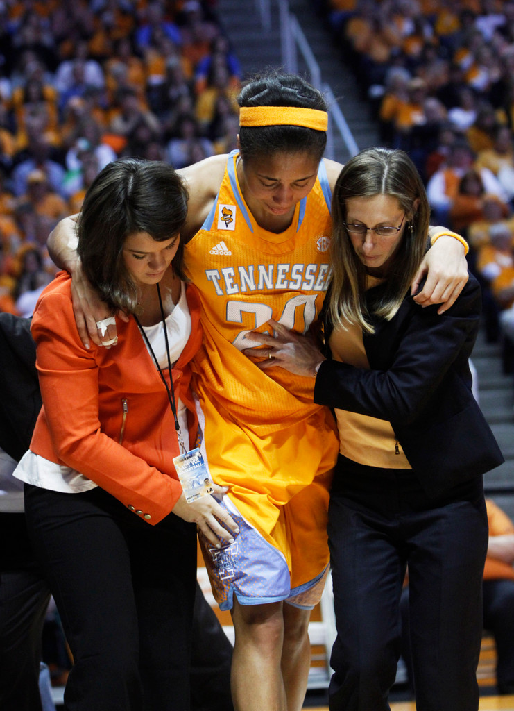 #2/3 Irish Pick Up 77-67 Win At #9 Tennessee (AP)