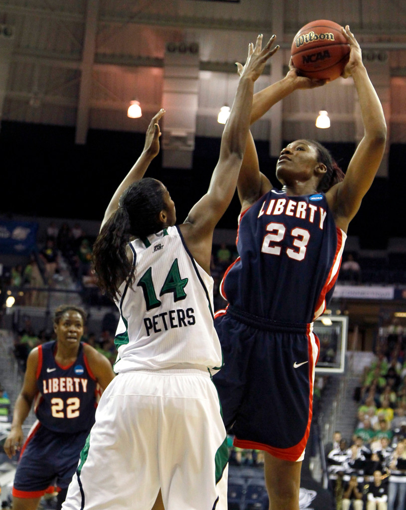 #4 Notre Dame Overwhelms Liberty in First Round, 74-43 (AP)