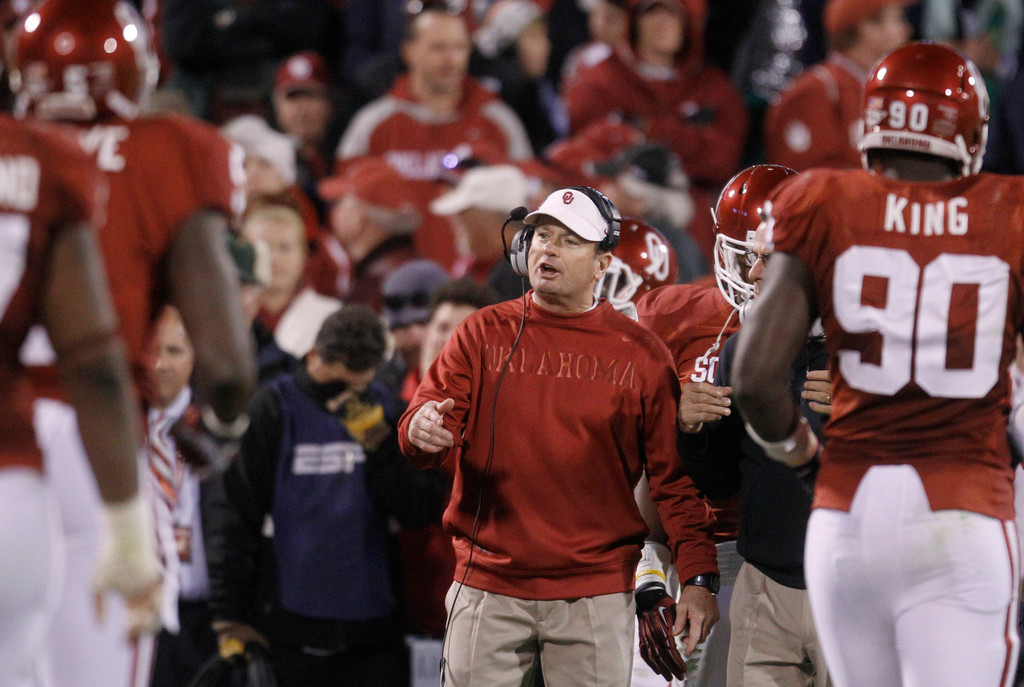 No. 5 Irish Defeat No. 8 Oklahoma, 30-13, to Stay Perfect (AP)