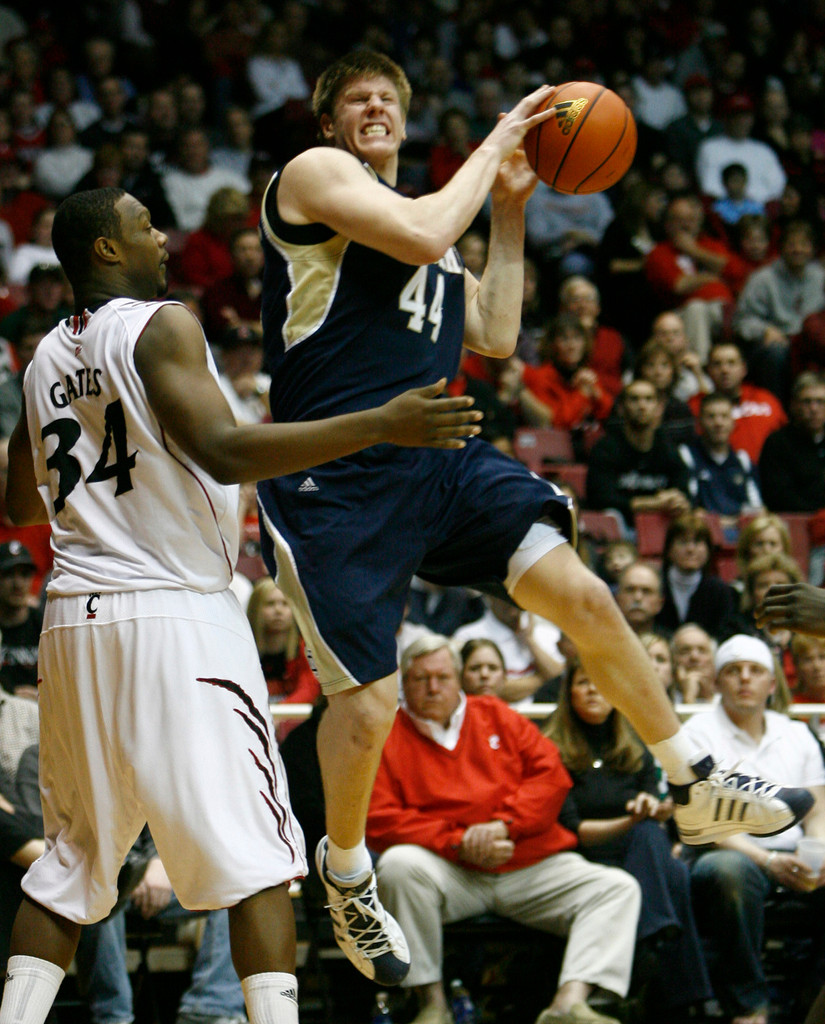 Cincinnati 60, Notre Dame 58