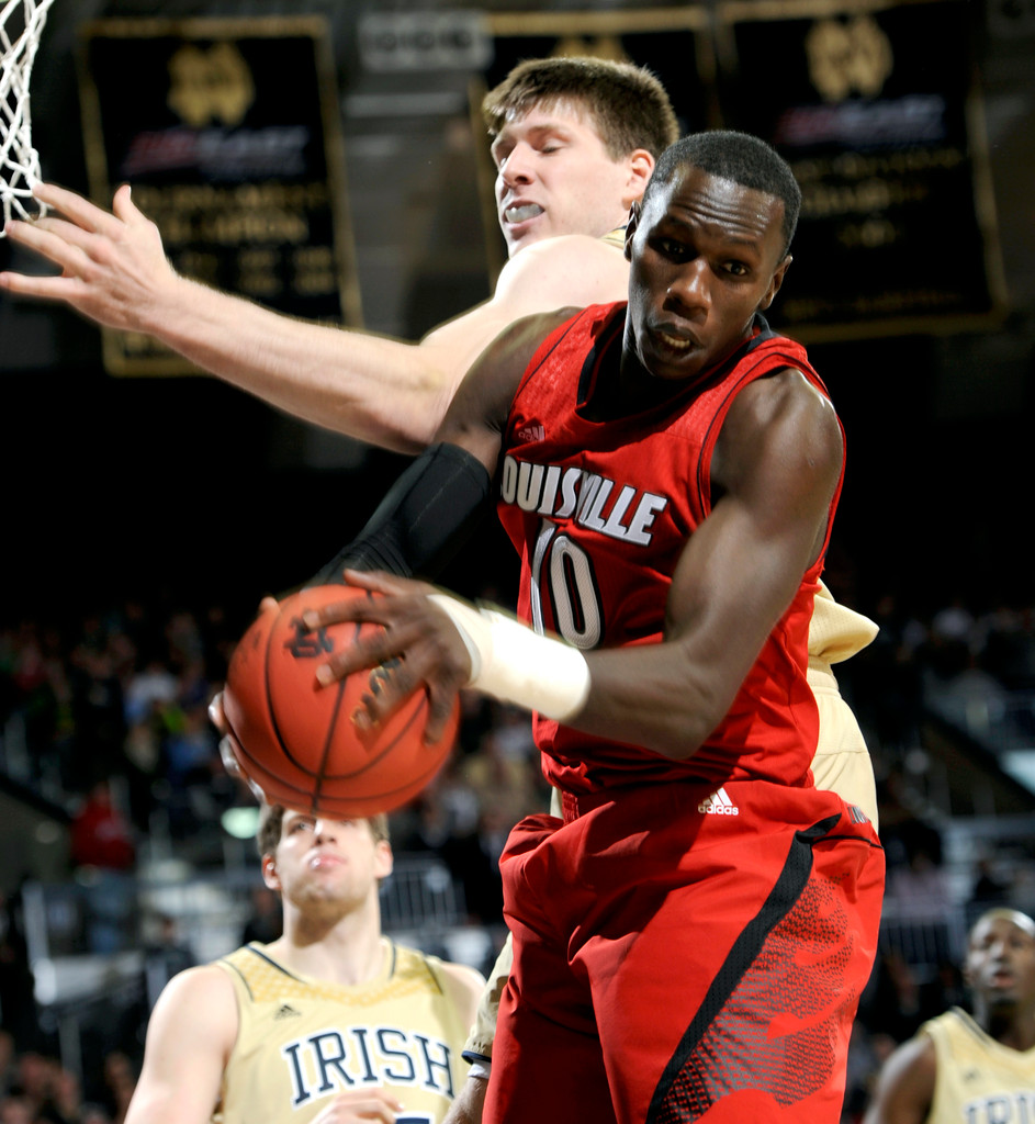No. 25 Notre Dame beats No. 11 Louisville in 5OT (AP)