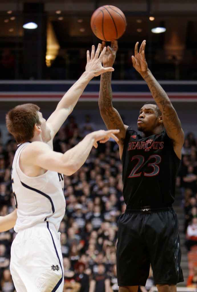 No. 17 Notre Dame Tops No. 21 Cincinnati, 66-60 (AP)